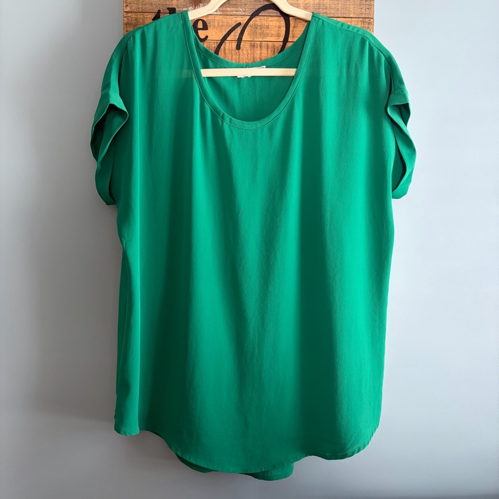 Pleione Vibrant Green Short Sleeve Flowy Women's Blouse